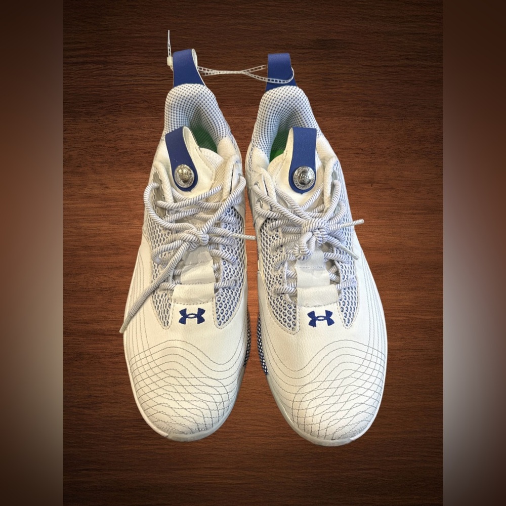 UNDER ARMOR MENS HARPER 7 LOW ELITE TPU BASEBALL CLEATS WHITE/ROYAL BLUE.
